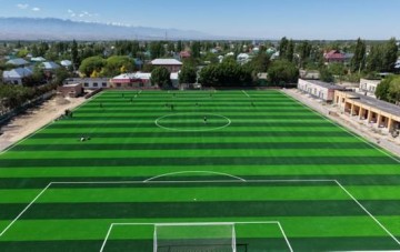 开云-新疆伊宁一青年投资500万元，在当地自建FIFA标准足球场